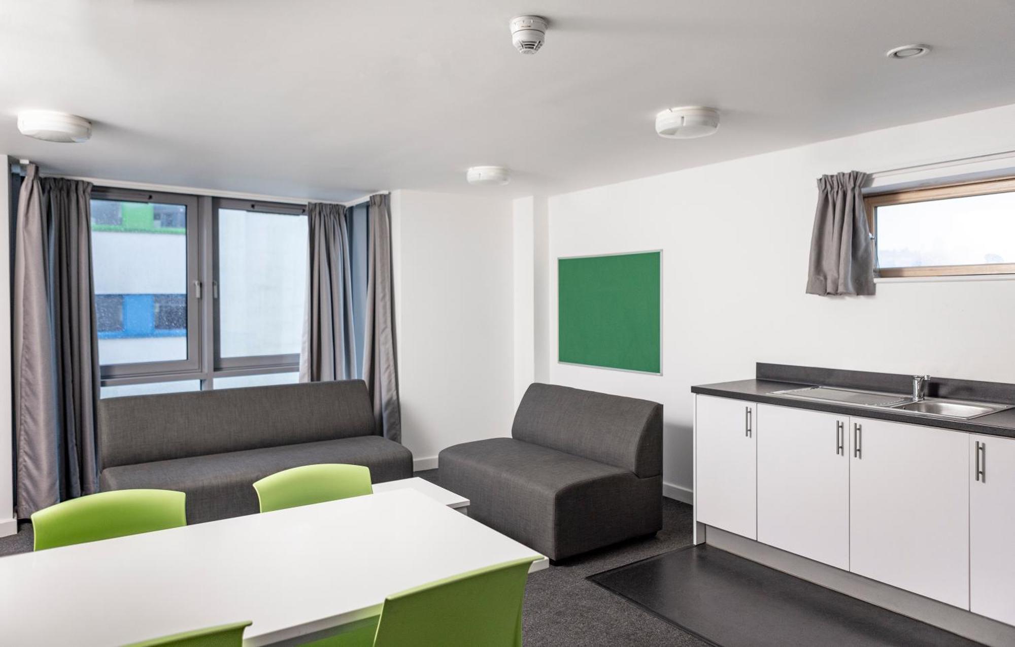 Wenlock Court Aparthotel ลูตัน ภายนอก รูปภาพ